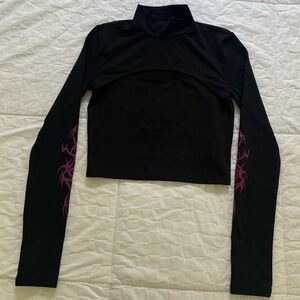 Cute Black Long Sleeve Crop Top!